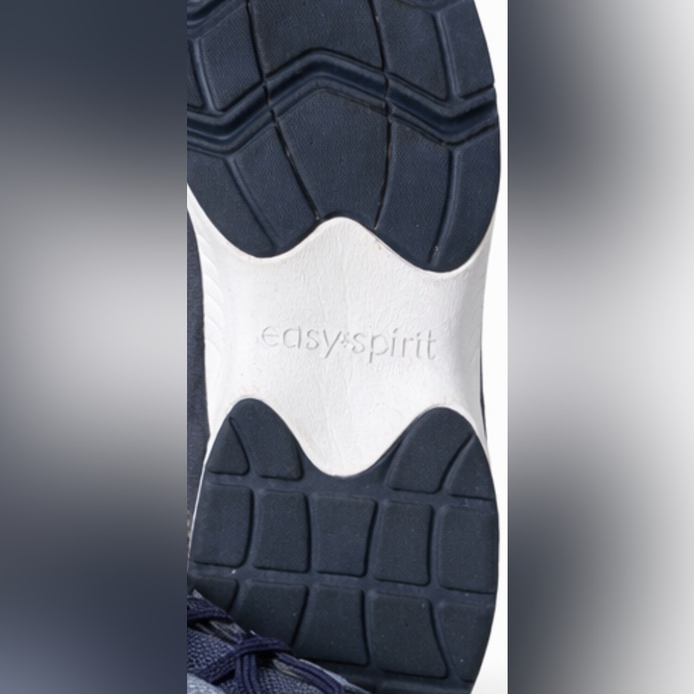 NWOT- Easy Spirit  women’s 6 1/2 w Blue and white Athletic WALK-RUN Sneakers. - Picture 6 of 6